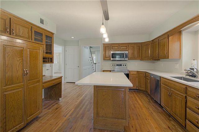 2452 NW Valley View Drive, Lee's Summit, MO 64081