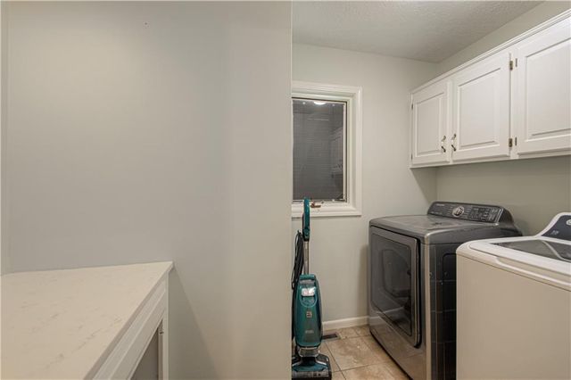 2452 NW Valley View Drive, Lee's Summit, MO 64081