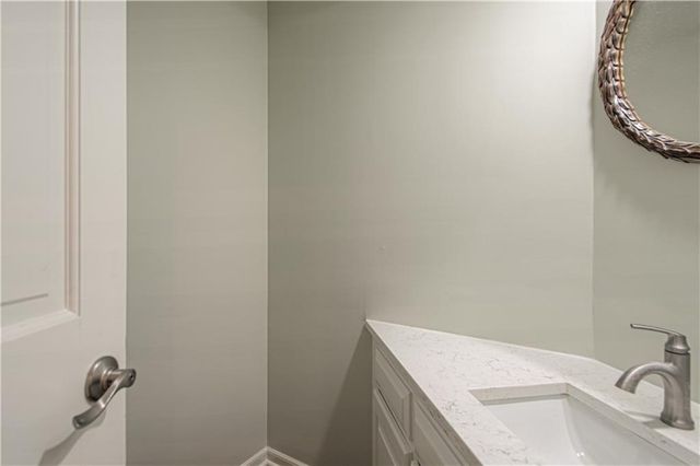2452 NW Valley View Drive, Lee's Summit, MO 64081