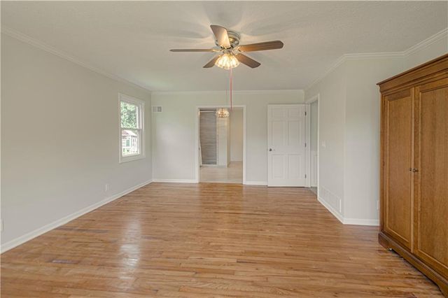 2452 NW Valley View Drive, Lee's Summit, MO 64081