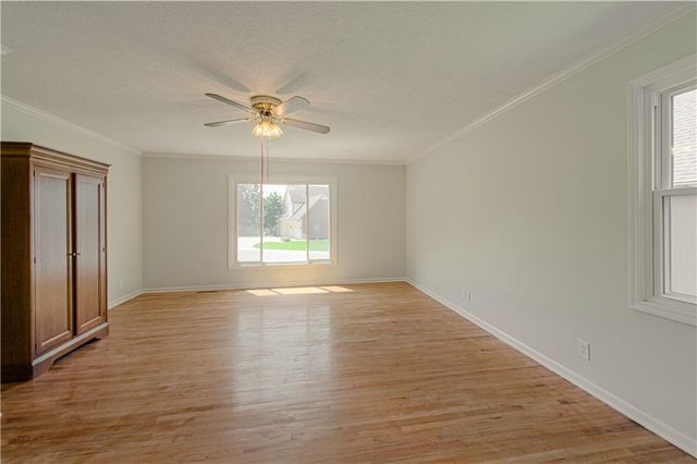 2452 NW Valley View Drive, Lee's Summit, MO 64081