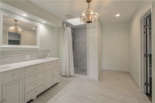 2452 NW Valley View Drive, Lee's Summit, MO 64081