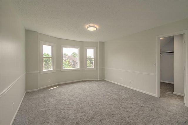 2452 NW Valley View Drive, Lee's Summit, MO 64081