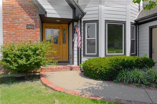 2452 NW Valley View Drive, Lee's Summit, MO 64081