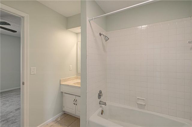 2452 NW Valley View Drive, Lee's Summit, MO 64081