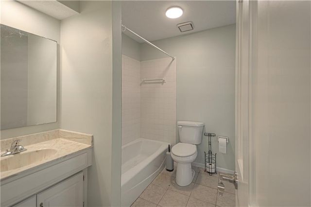 2452 NW Valley View Drive, Lee's Summit, MO 64081