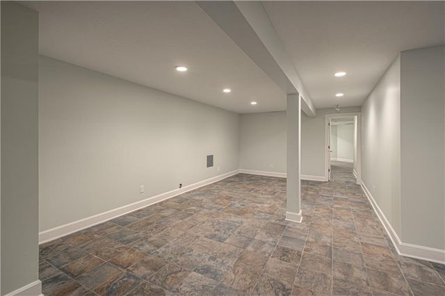 2452 NW Valley View Drive, Lee's Summit, MO 64081