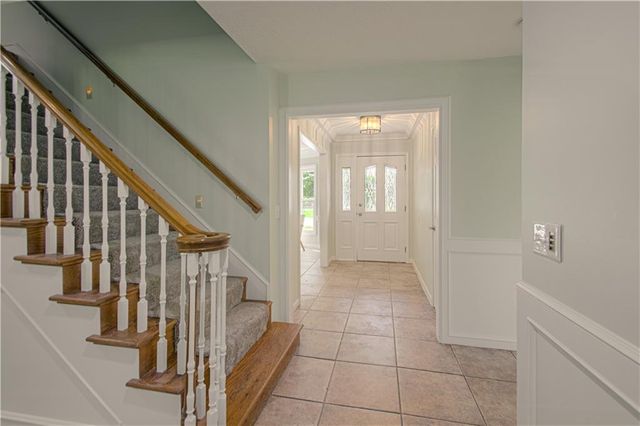 2452 NW Valley View Drive, Lee's Summit, MO 64081