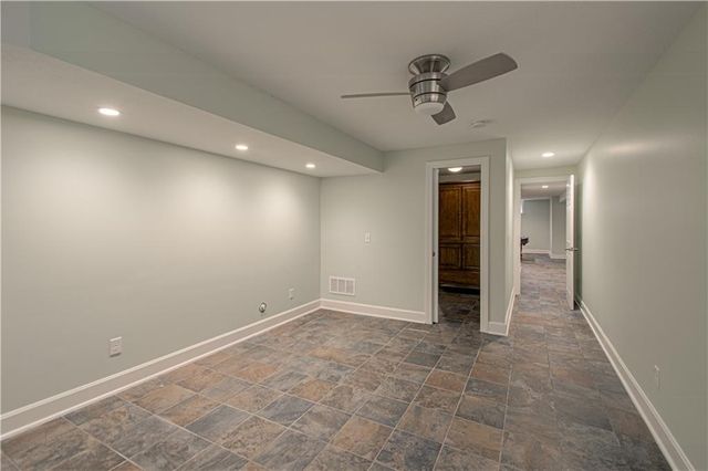 2452 NW Valley View Drive, Lee's Summit, MO 64081
