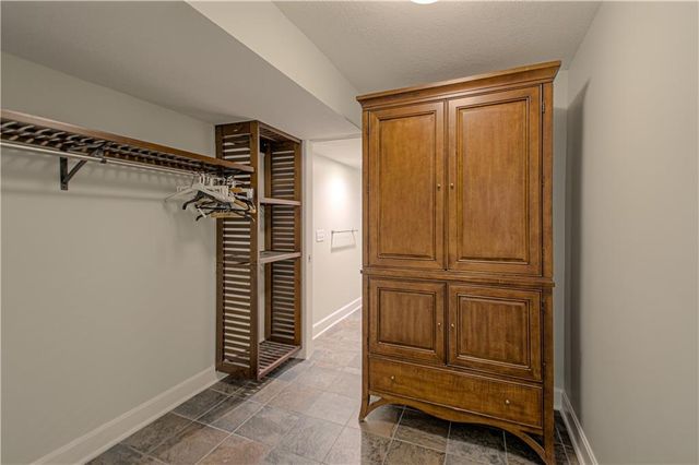 2452 NW Valley View Drive, Lee's Summit, MO 64081
