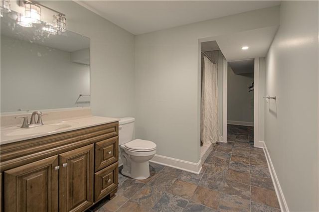 2452 NW Valley View Drive, Lee's Summit, MO 64081
