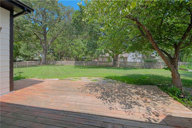 2452 NW Valley View Drive, Lee's Summit, MO 64081