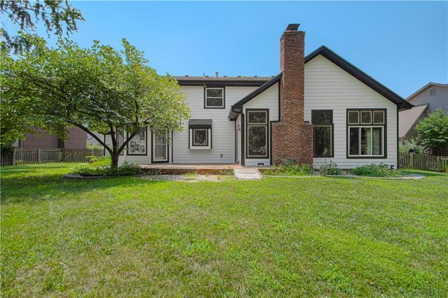 2452 NW Valley View Drive, Lee's Summit, MO 64081