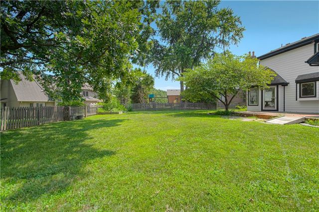 2452 NW Valley View Drive, Lee's Summit, MO 64081