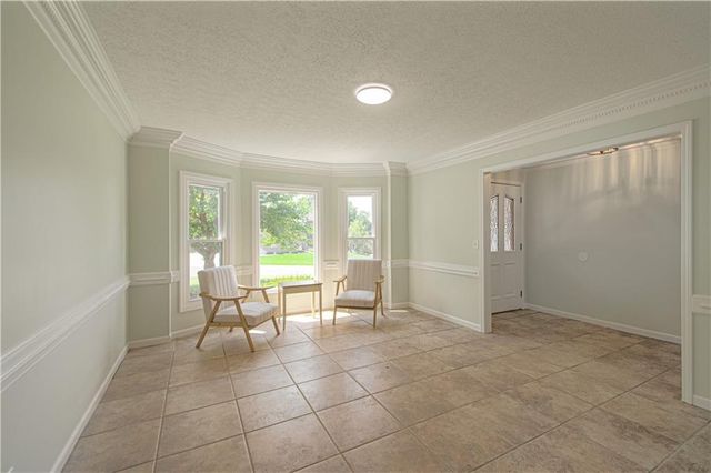2452 NW Valley View Drive, Lee's Summit, MO 64081