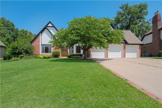 2452 NW Valley View Drive, Lee's Summit, MO 64081