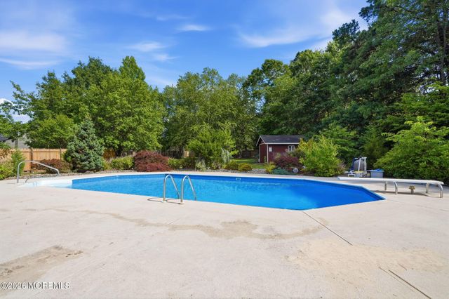10 Harmony Hill Court, Jackson, NJ 08527