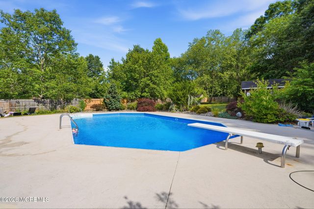 10 Harmony Hill Court, Jackson, NJ 08527