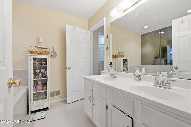 10 Harmony Hill Court, Jackson, NJ 08527