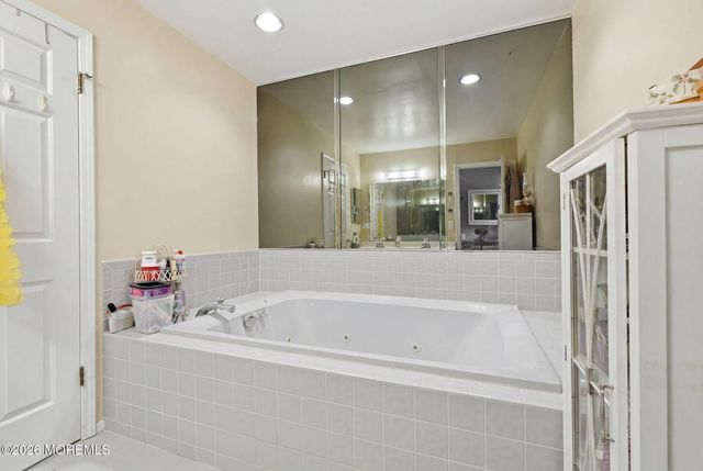 10 Harmony Hill Court, Jackson, NJ 08527