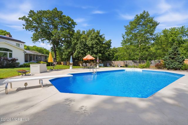 10 Harmony Hill Court, Jackson, NJ 08527