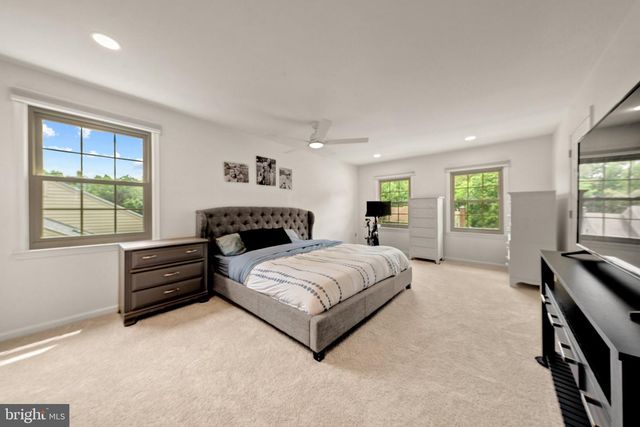 7409 SHADY PALM DR, Springfield, VA 22153