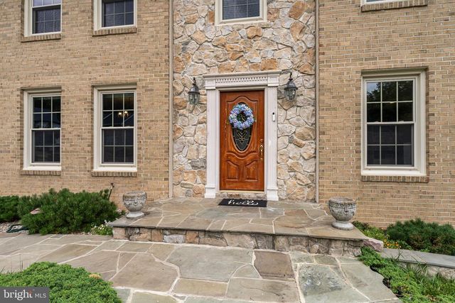 7409 SHADY PALM DR, Springfield, VA 22153