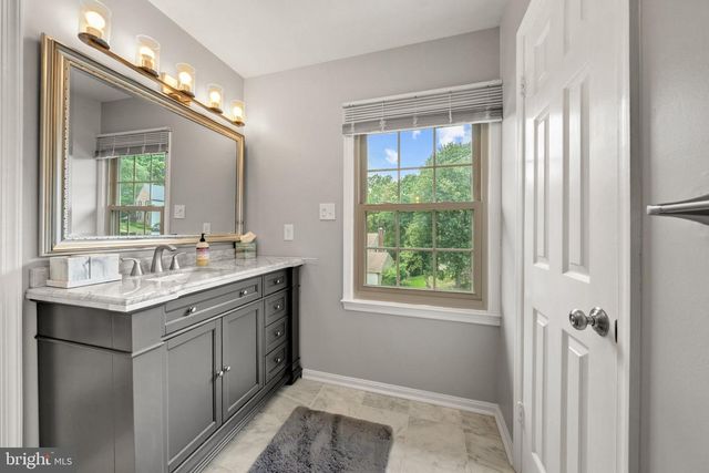 7409 SHADY PALM DR, Springfield, VA 22153