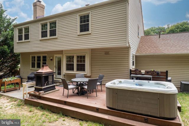 7409 SHADY PALM DR, Springfield, VA 22153