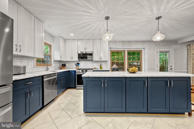 7409 SHADY PALM DR, Springfield, VA 22153