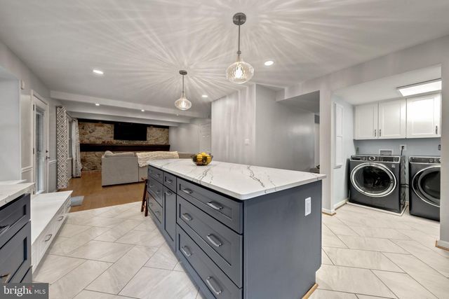 7409 SHADY PALM DR, Springfield, VA 22153