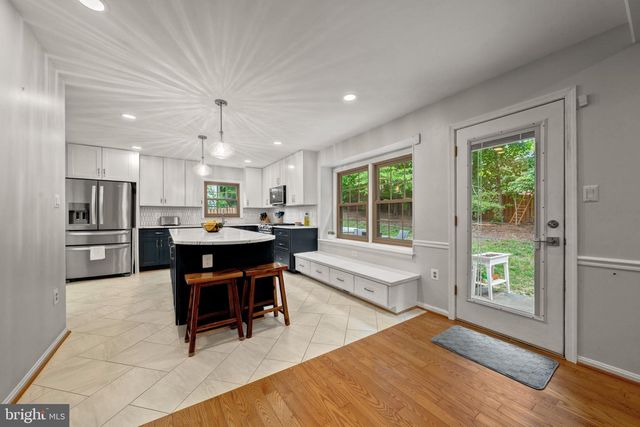 7409 SHADY PALM DR, Springfield, VA 22153