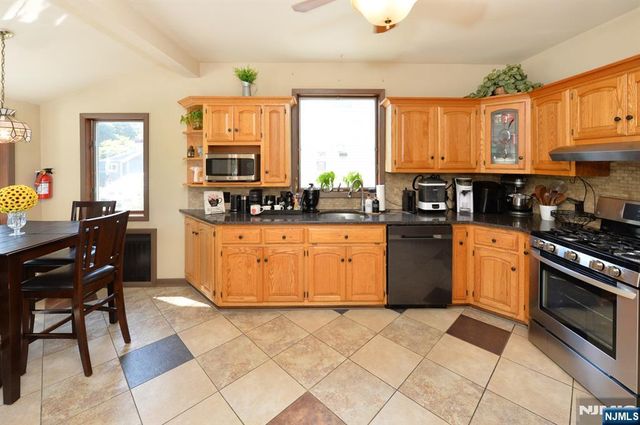 71 Ringwood Avenue, Pompton Lakes, NJ 07442