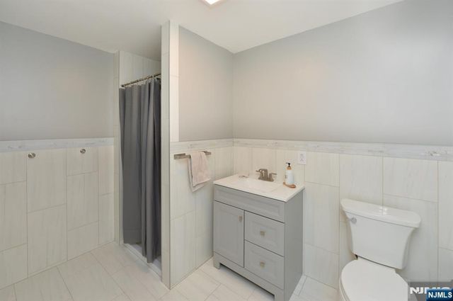 71 Ringwood Avenue, Pompton Lakes, NJ 07442