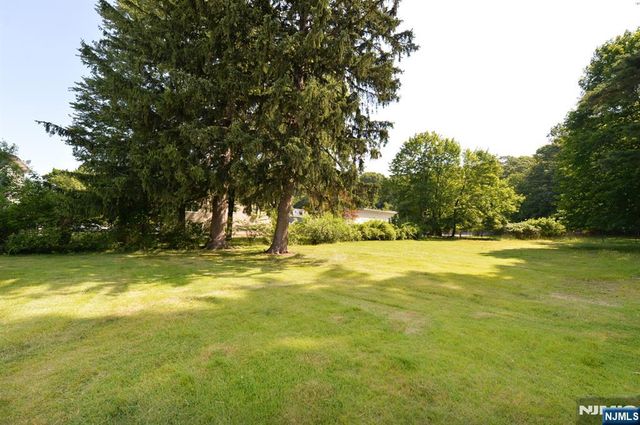 71 Ringwood Avenue, Pompton Lakes, NJ 07442
