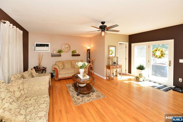 71 Ringwood Avenue, Pompton Lakes, NJ 07442