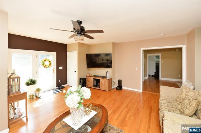 71 Ringwood Avenue, Pompton Lakes, NJ 07442
