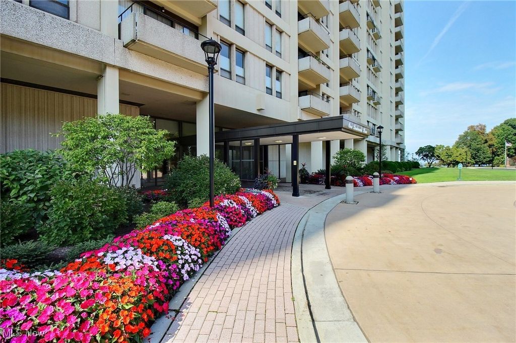 1 Bratenahl Place 604, Bratenahl, OH 44108