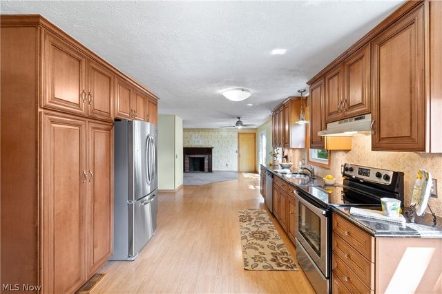 2329 Oak Point Drive, Akron, OH 44321