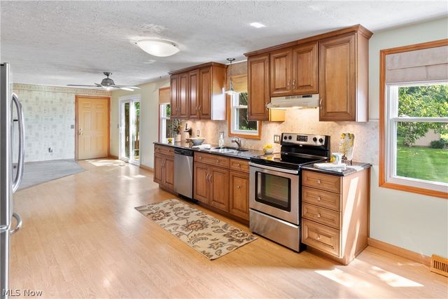 2329 Oak Point Drive, Akron, OH 44321