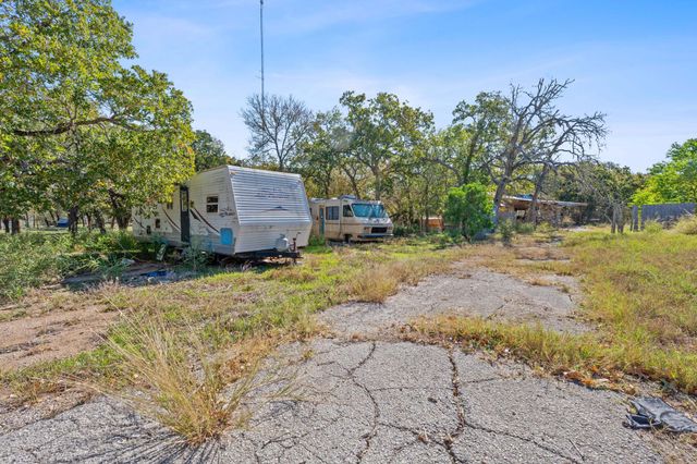 230 Fm 1185, Lockhart, TX 78644