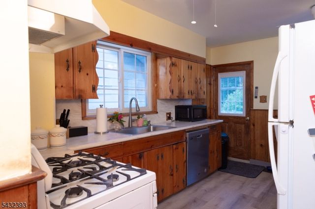 21 Witherspoon St, Nutley Twp., NJ 07110
