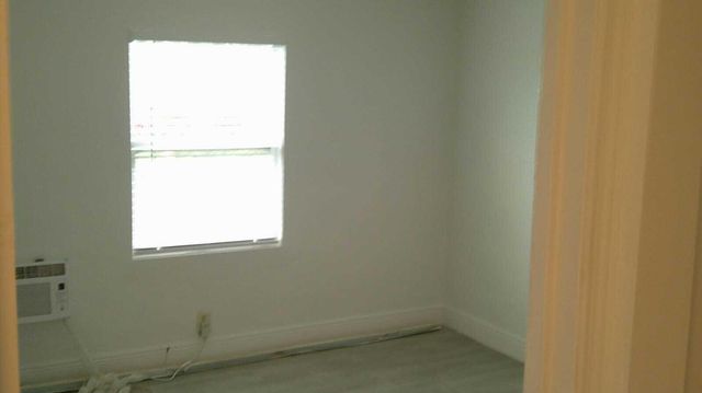 900 W 9th Street, Riviera Beach, FL 33404