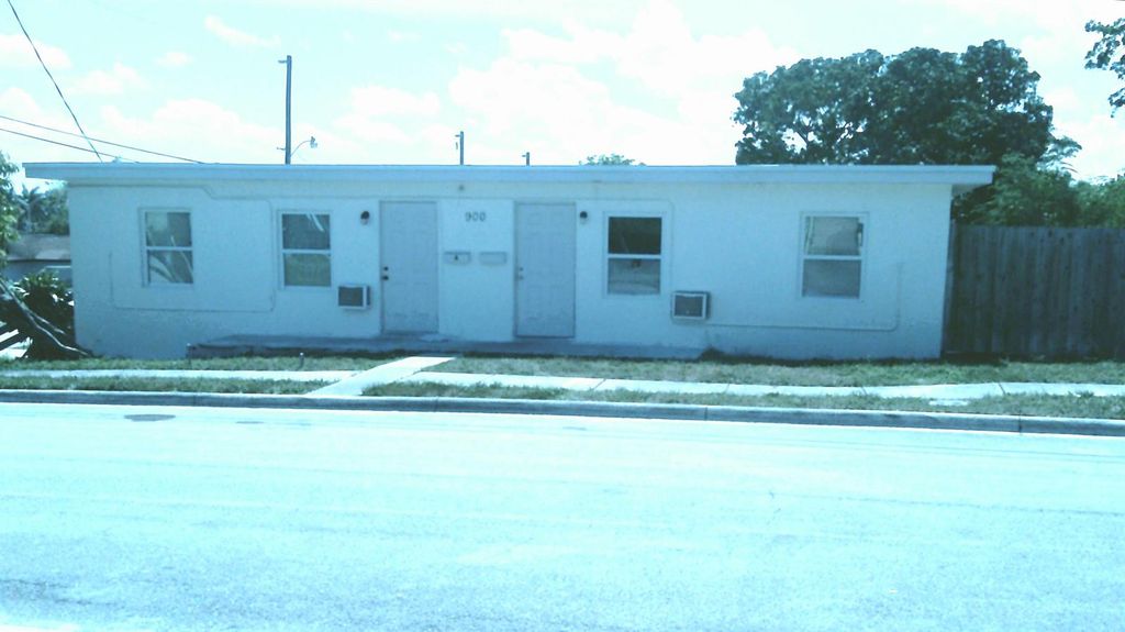 900 W 9th Street, Riviera Beach, FL 33404