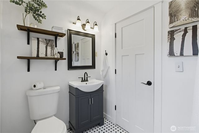 1031 N Steele Street, Tacoma, WA 98406