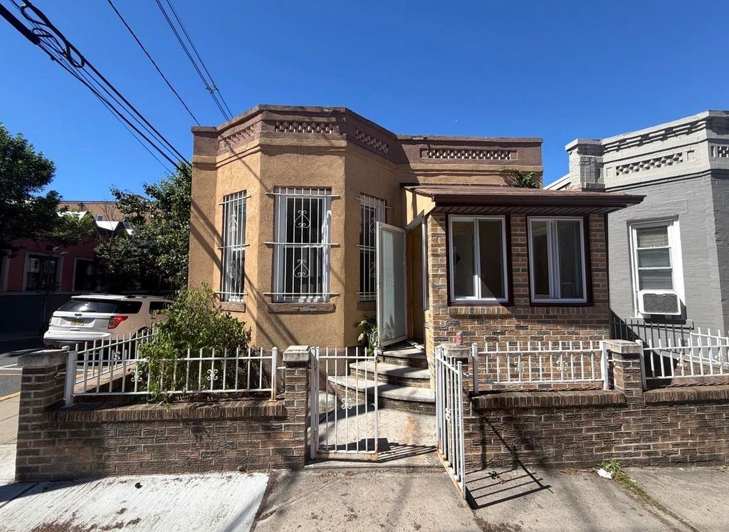 581 65TH ST, West New York, NJ 07093