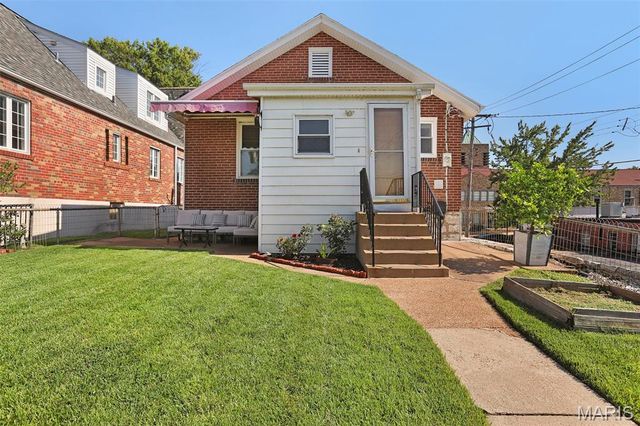 6516 Pernod Avenue, St Louis, MO 63139