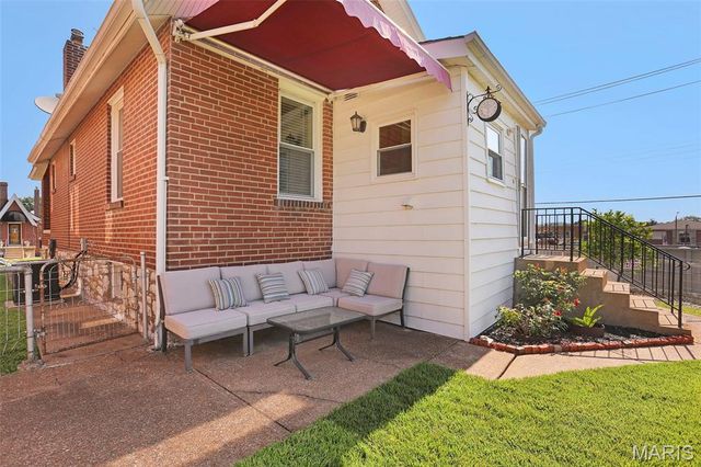 6516 Pernod Avenue, St Louis, MO 63139
