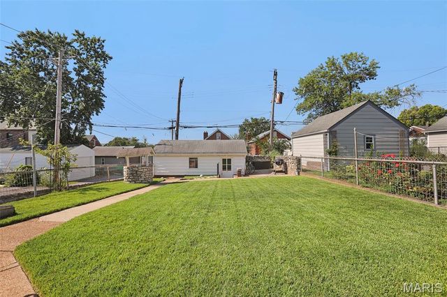 6516 Pernod Avenue, St Louis, MO 63139