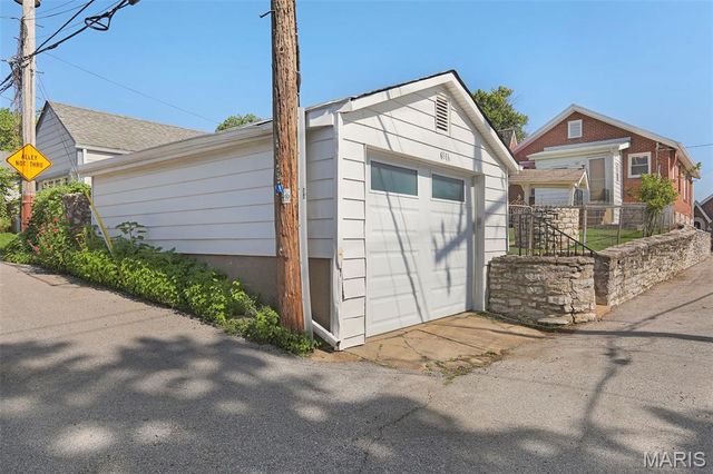 6516 Pernod Avenue, St Louis, MO 63139